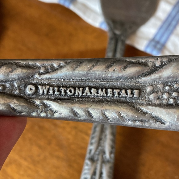 Wilton Armetale “William and Mary” Salad Server Set - Picture 3 of 5